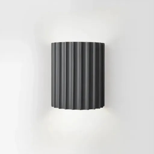 Minimalist Wall Lamp in Resin for Elegant Interiors