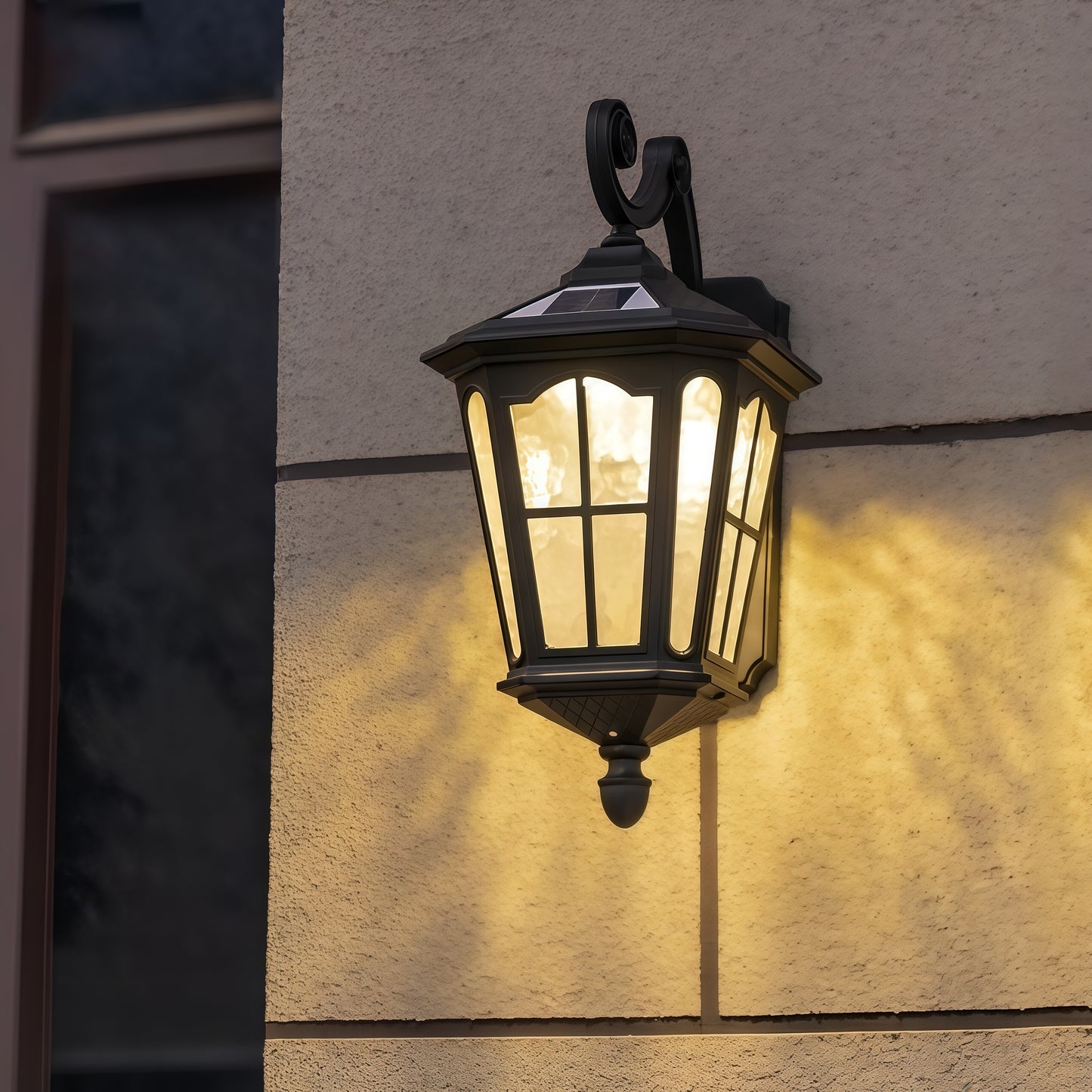 Vintage Outdoor Solar Wall Light in Black Aluminum