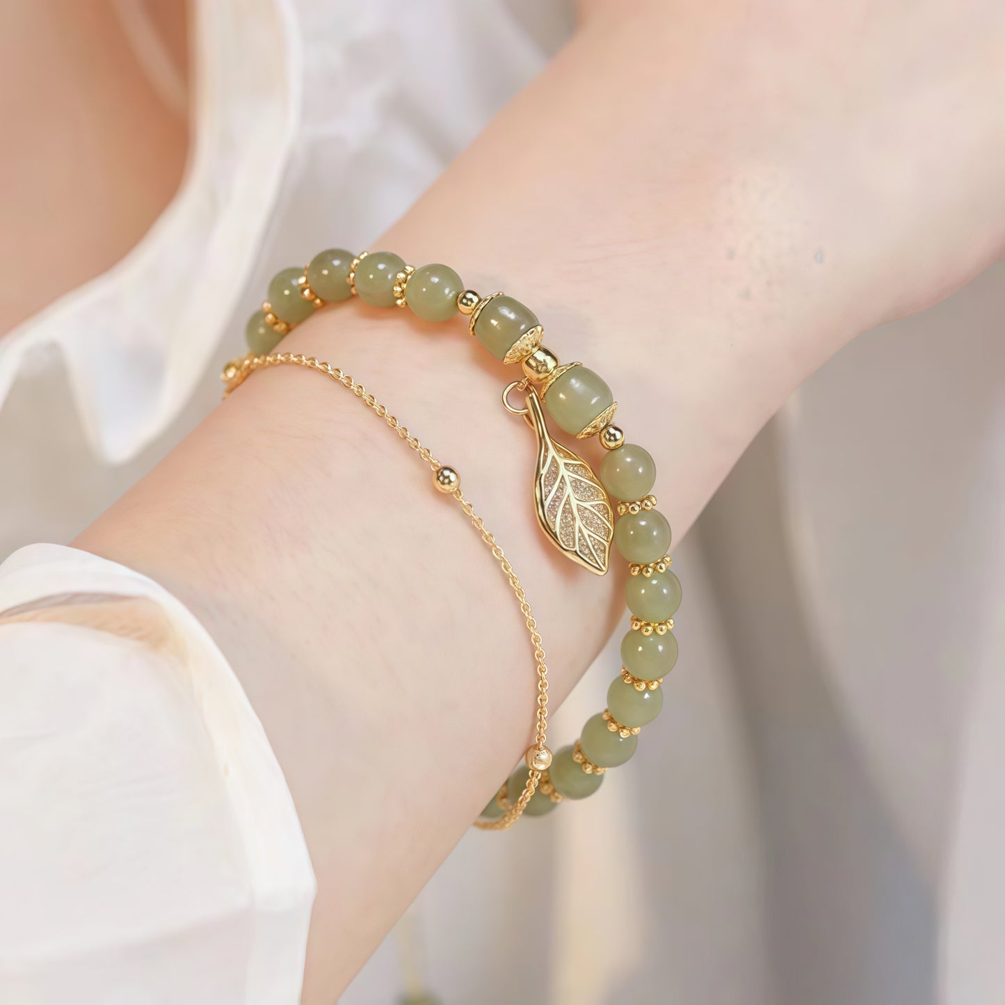 Women's Bracelet in Green Jade with Golden Details