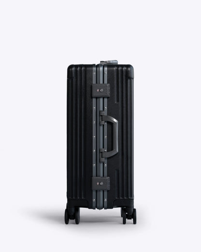 All-in-One Carry-On Luggage with USB Port and Laptop Pocket - Sleek Design for Comfortable Travel