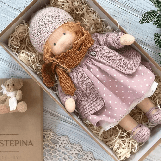 Bambola Waldorf in Cotone Fatta a Mano con Design Minimalista | Compagno Morbido per Stimolare la Creatività dei Bambini 3