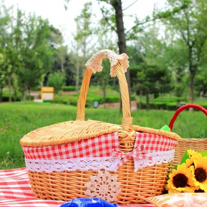 Woven Wicker Picnic Basket with Removable Liner - Elegant and Versatile for Picnics and Decoration