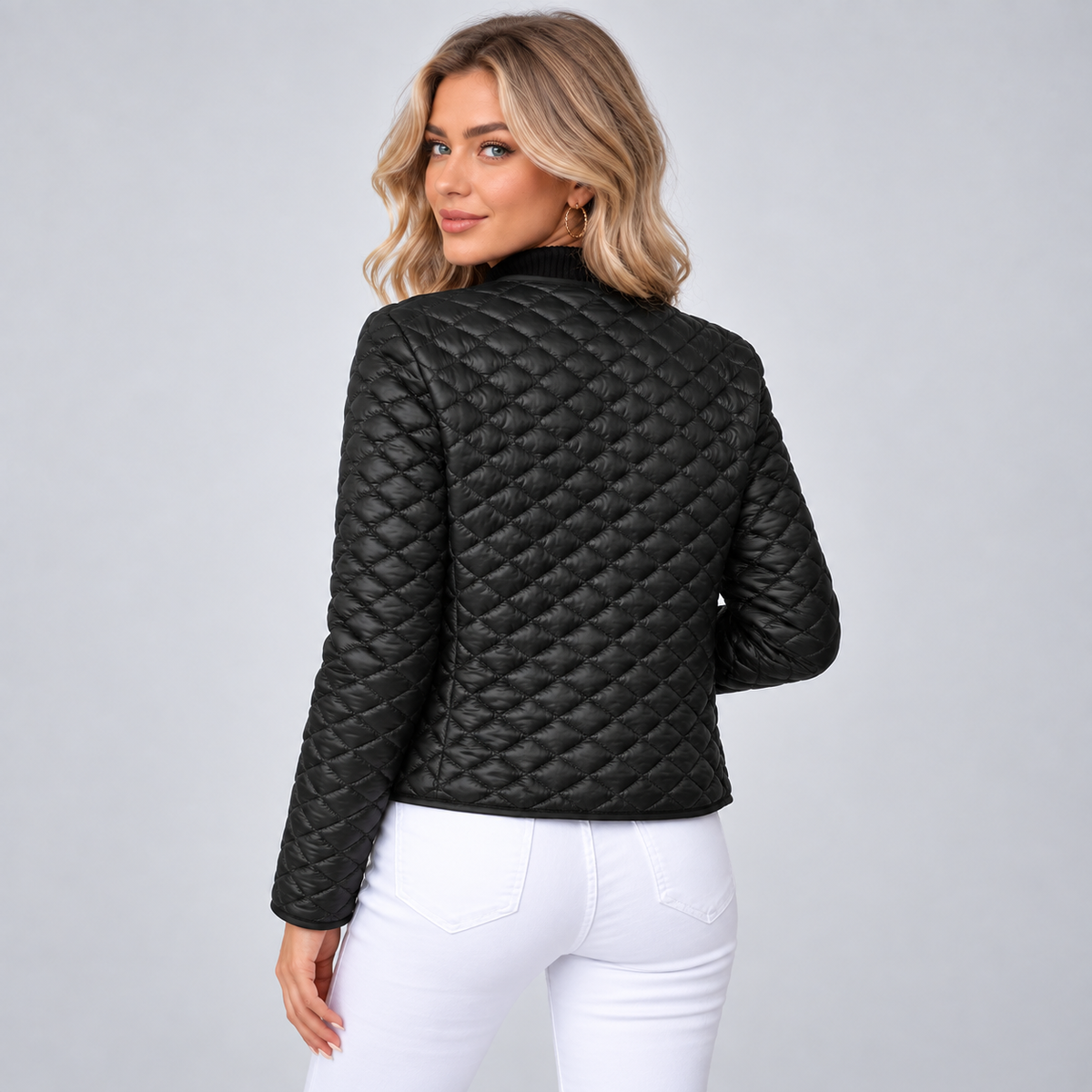 Clelia | Damensteppjacke mit V-Ausschnitt und Zierknöpfen - Elegante Wärme