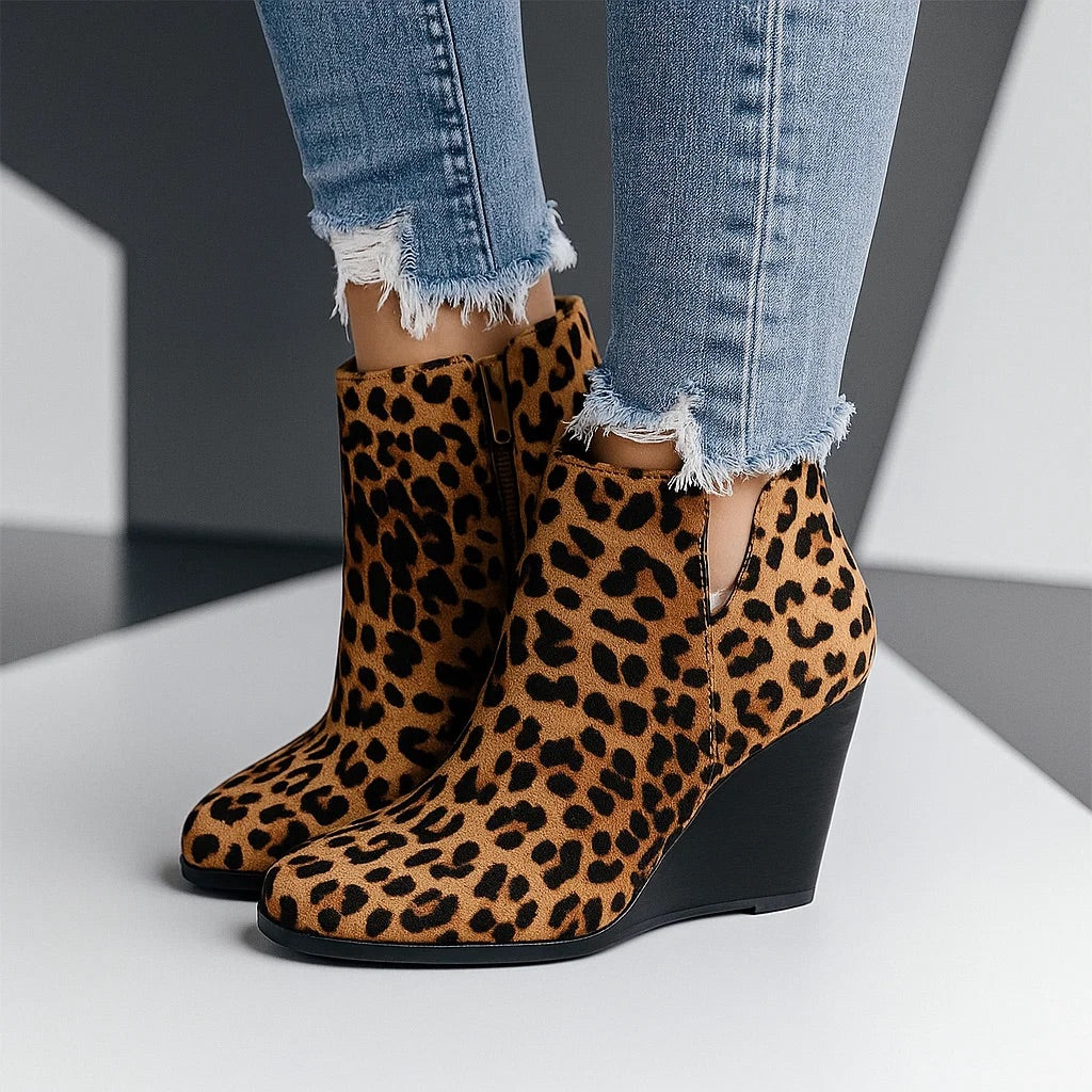 Serena | Damen-Stiefeletten aus Veloursleder mit Keilabsatz und seitlichem Einstieg - Bequeme Höhe