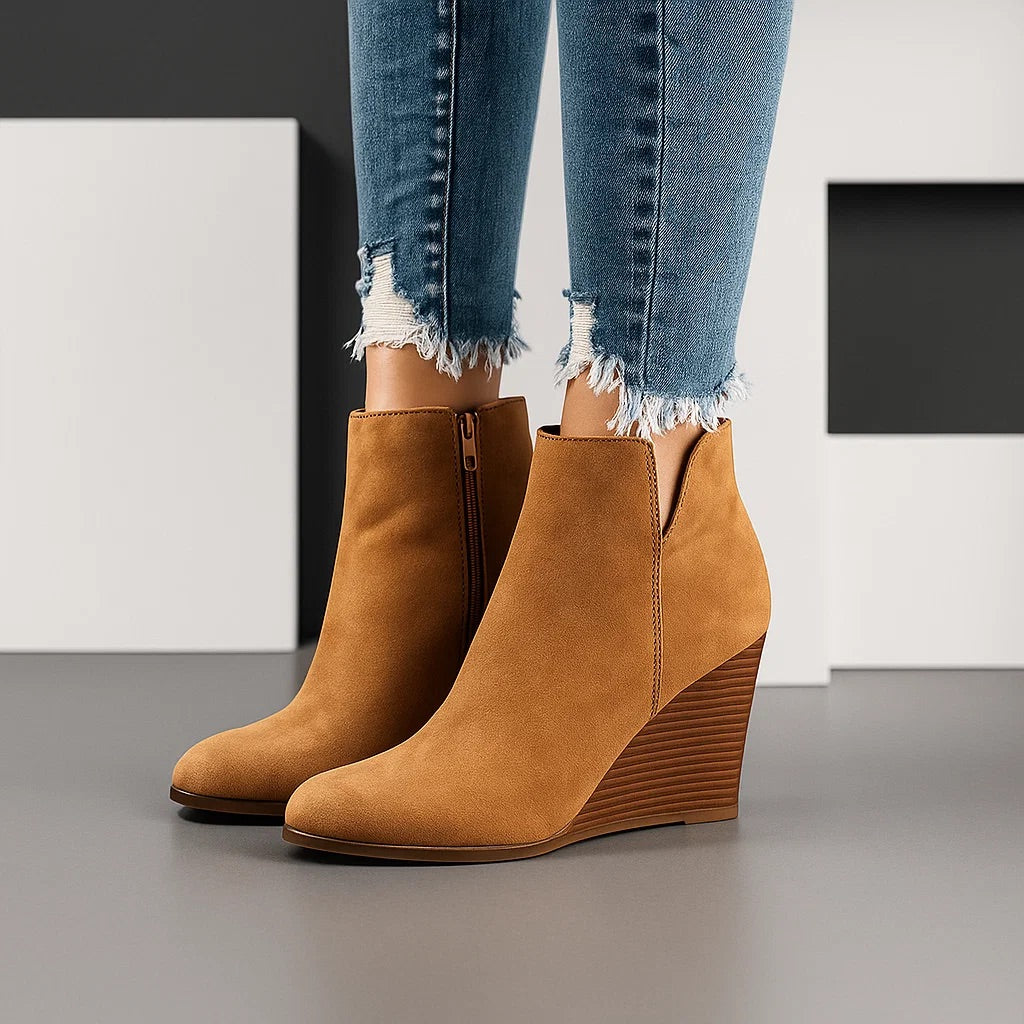 Serena | Damen-Stiefeletten aus Veloursleder mit Keilabsatz und seitlichem Einstieg - Bequeme Höhe
