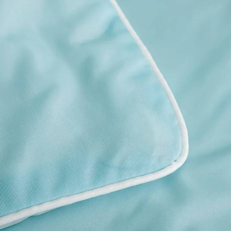 Cooling Blanket | Summer Blanket in Ice Silk with Cooling Technology | Reversible Design for a Cool and Comfortable Night
