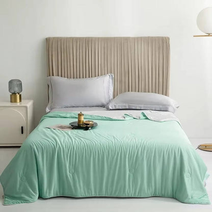 Cooling Blanket | Summer Blanket in Ice Silk with Cooling Technology | Reversible Design for a Cool and Comfortable Night