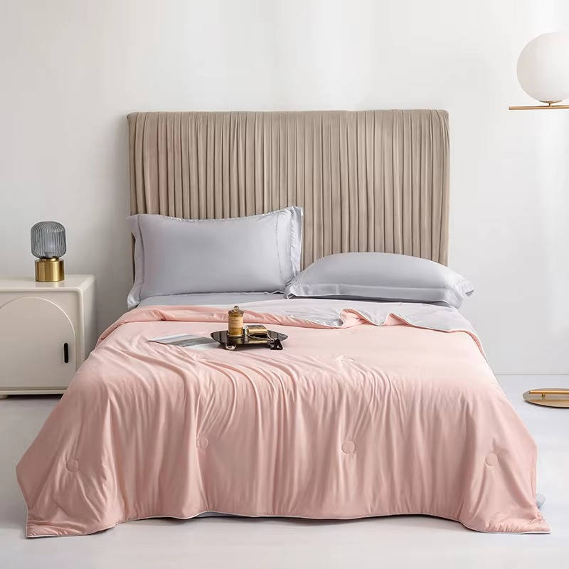 Cooling Blanket | Summer Blanket in Ice Silk with Cooling Technology | Reversible Design for a Cool and Comfortable Night