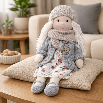 Elora | Bambola Waldorf in Cotone Fatta a Mano con Design Minimalista | Gioco Creativo per Sviluppo Emotivo 13