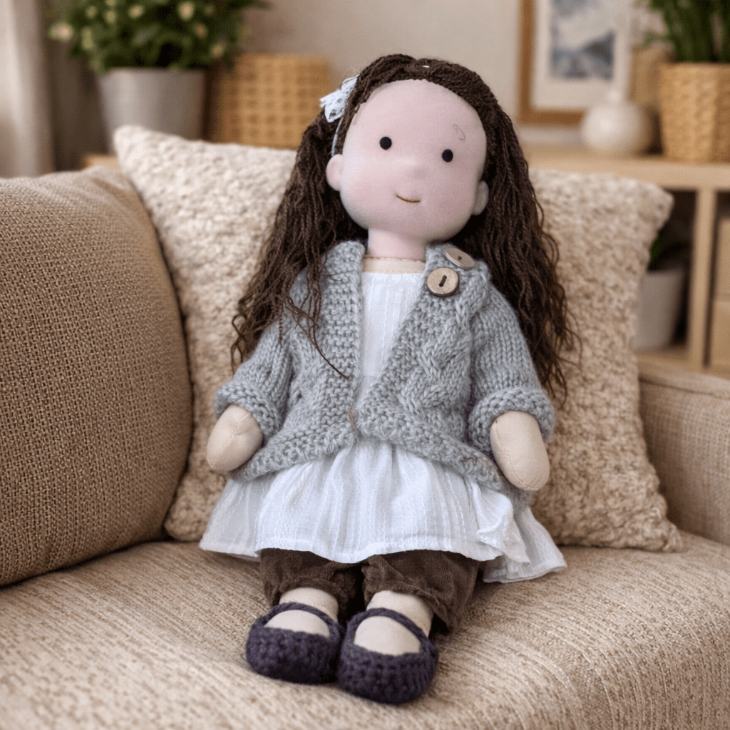 Elora | Bambola Waldorf in Cotone Fatta a Mano con Design Minimalista | Gioco Creativo per Sviluppo Emotivo 16
