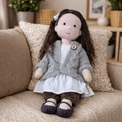 Elora | Bambola Waldorf in Cotone Fatta a Mano con Design Minimalista | Gioco Creativo per Sviluppo Emotivo 16