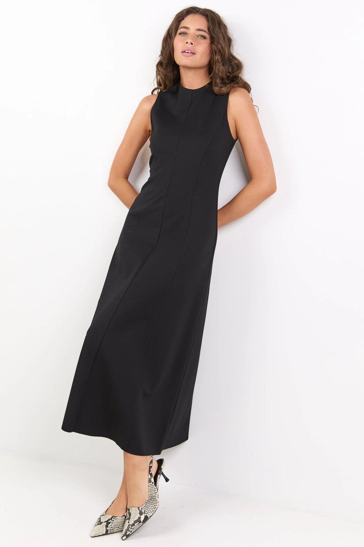 Emma | Elegante Maxi Dress Nero Slim Senza Maniche 2