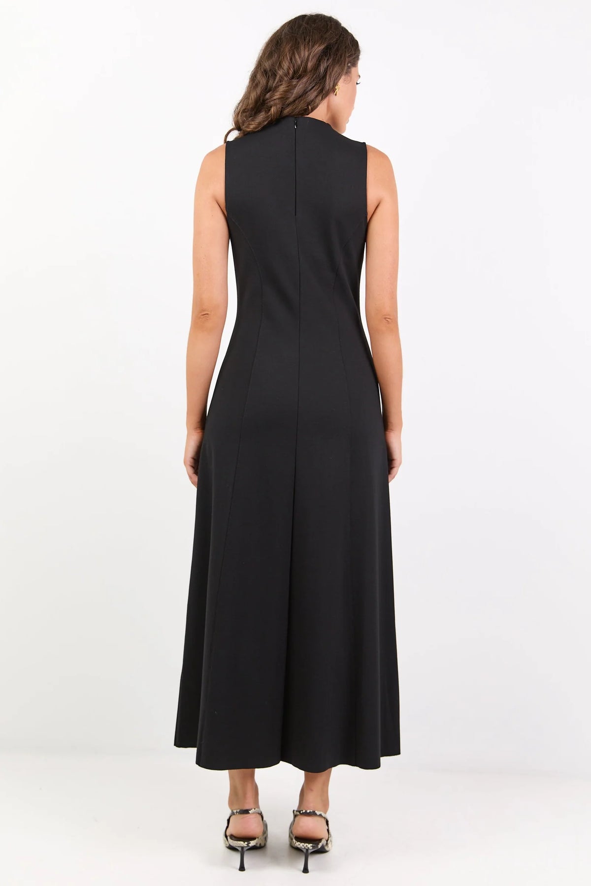 Emma | Elegante Maxi Dress Nero Slim Senza Maniche 4
