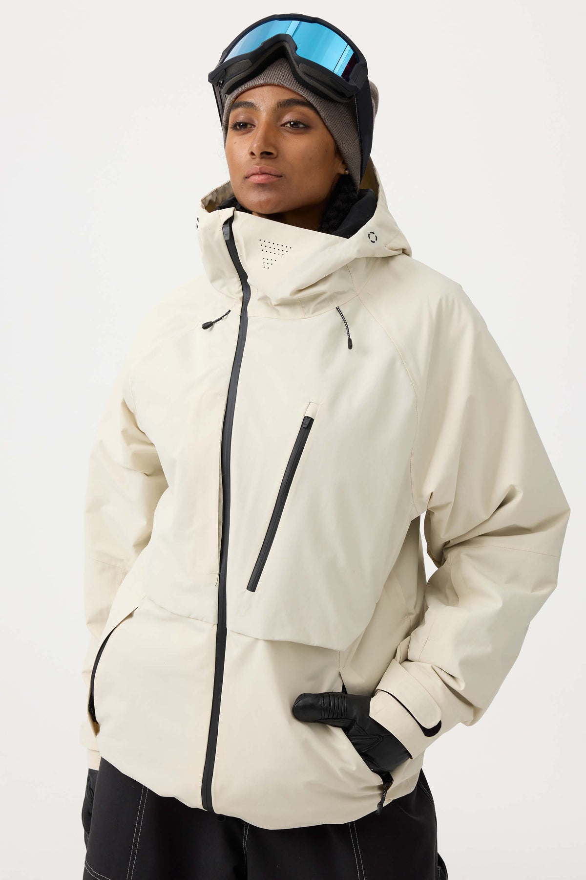 Nerina | Schwarze Damen-Schneejacke mit Belüftung und vielen Taschen - Leistung im Winter