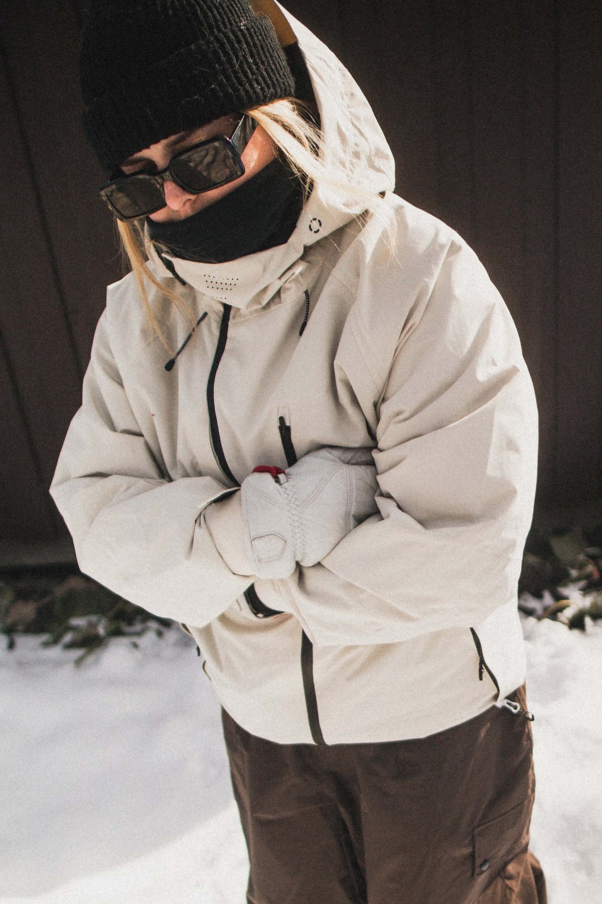 Nerina | Schwarze Damen-Schneejacke mit Belüftung und vielen Taschen - Leistung im Winter