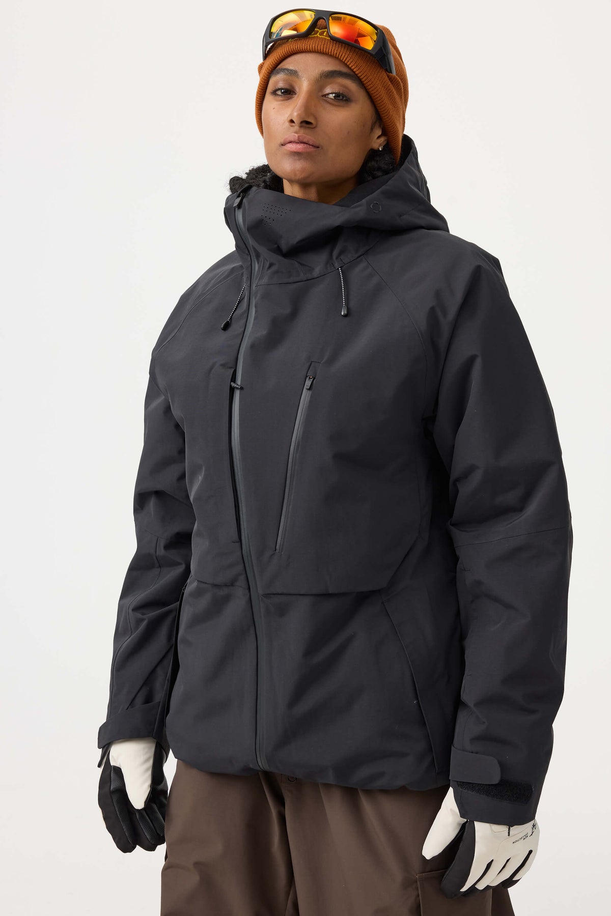 Nerina | Schwarze Damen-Schneejacke mit Belüftung und vielen Taschen - Leistung im Winter