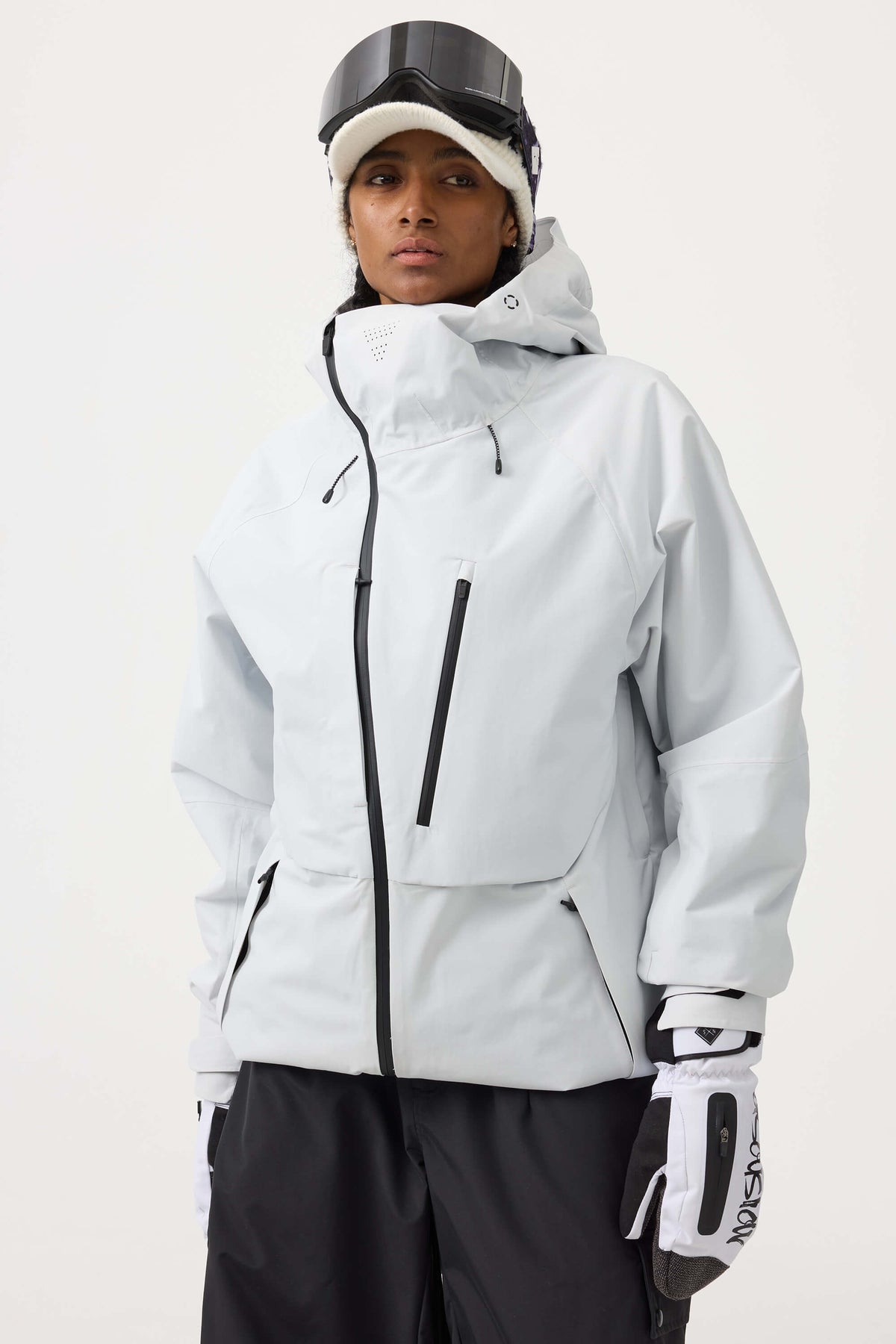 Nerina | Schwarze Damen-Schneejacke mit Belüftung und vielen Taschen - Leistung im Winter
