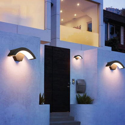 Illuminazione Moderna | Lampada da Parete LED con Sensore di Movimento | Design Curvo e Resistente per Esterni Sicuri 3
