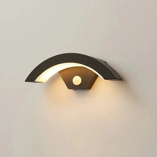 Illuminazione Moderna | Lampada da Parete LED con Sensore di Movimento | Design Curvo e Resistente per Esterni Sicuri 8