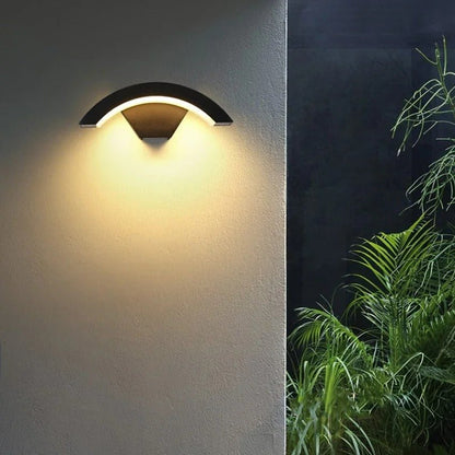 Illuminazione Moderna | Lampada da Parete LED con Sensore di Movimento | Design Curvo e Resistente per Esterni Sicuri 9