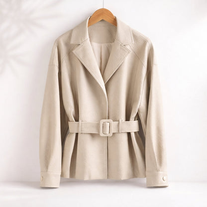 Cesarina | Kurze Damenjacke in Lederoptik mit Revers und Gürtel - Taillierter Stil