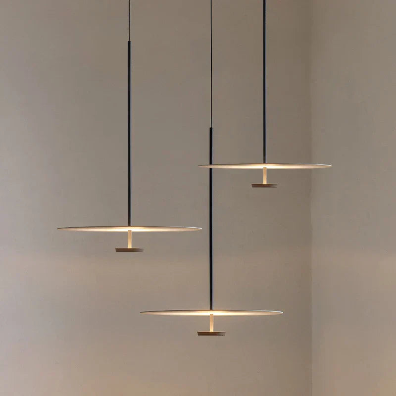 Lampada a Sospensione Minimalista con Design Elegante e Illuminazione Moderna per Atmosfera Raffinata 1