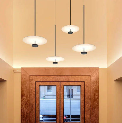 Lampada a Sospensione Minimalista con Design Elegante e Illuminazione Moderna per Atmosfera Raffinata 2