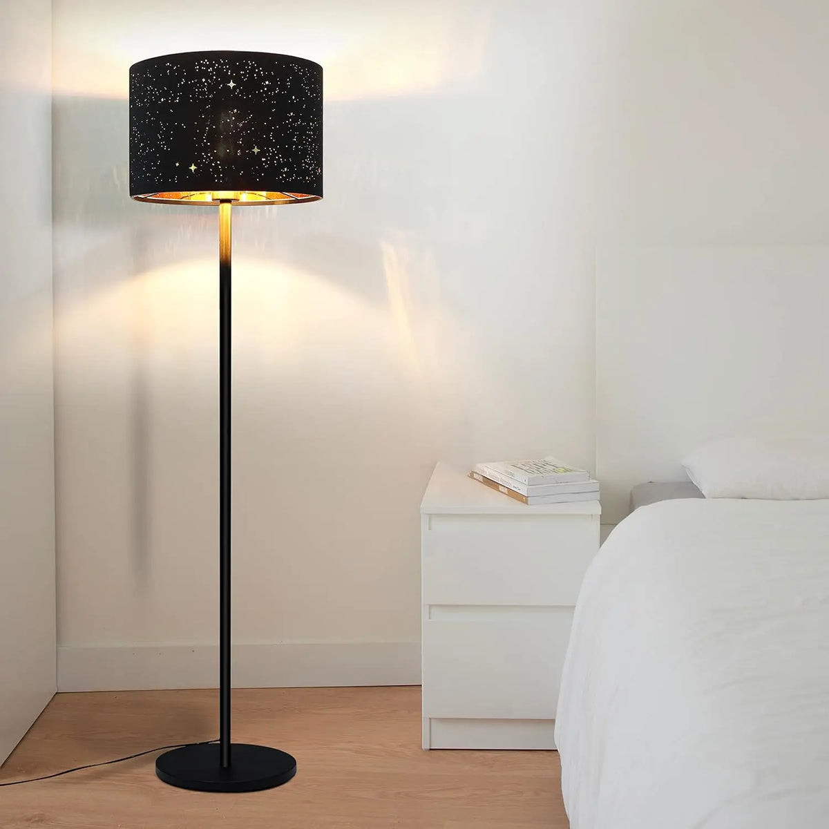 Lampada da Terra Design con Paralume in Tessuto Nero e Oro | Stile Elegante per Atmosfera Accogliente in Soggiorno e Camera da Letto 0