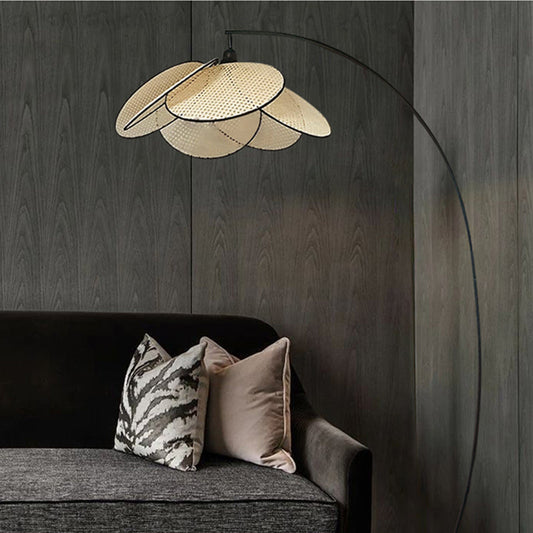 Lampada da Terra in Rattan | Design Elegante con Luce Calda per Atmosfera Accogliente e Versatile 1