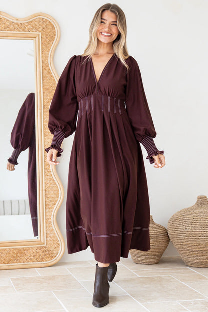 Mia | Elegante Abito Midi Fit And Flare con Scollatura a V 1