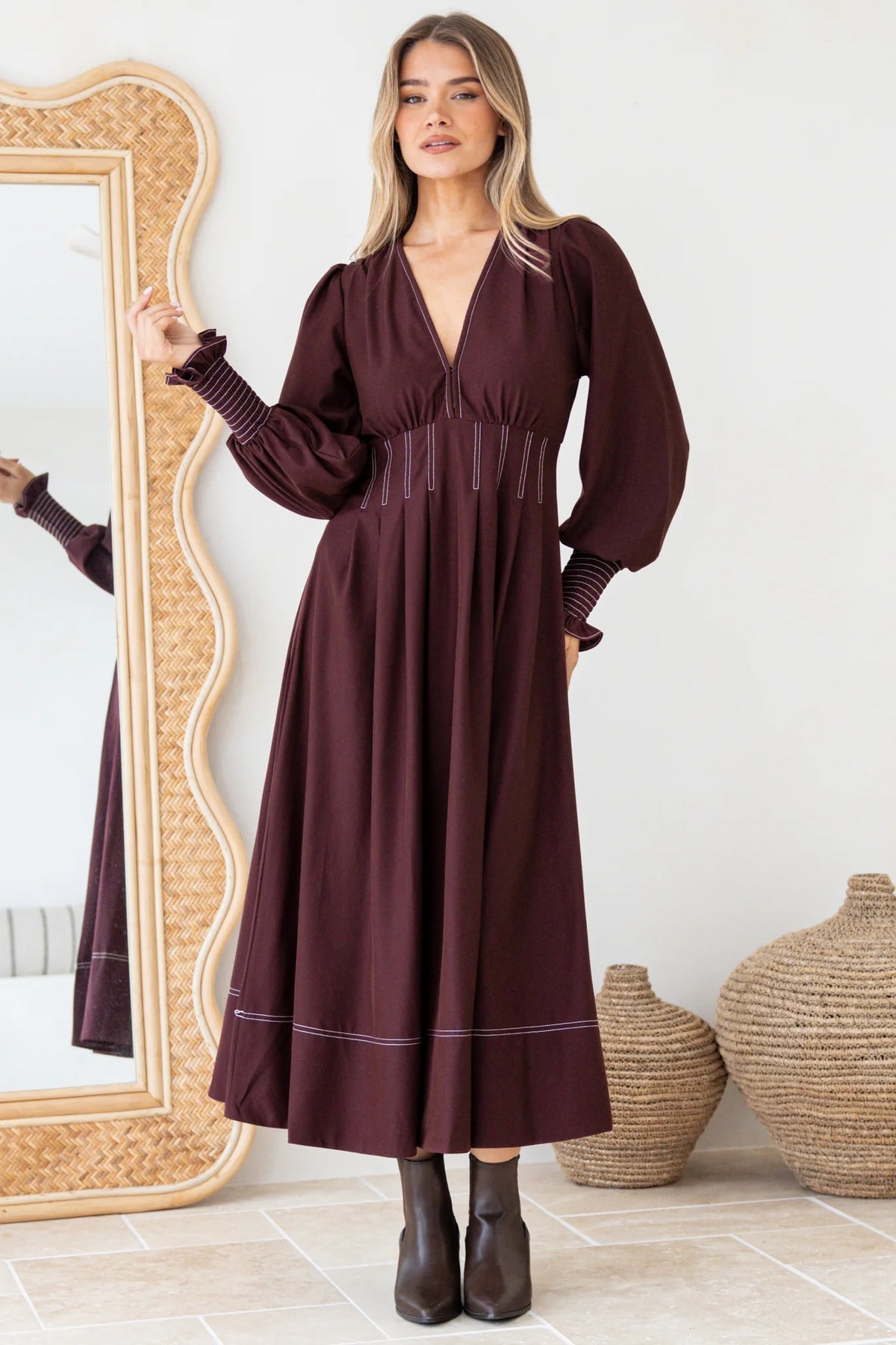 Mia | Elegante Abito Midi Fit And Flare con Scollatura a V 3