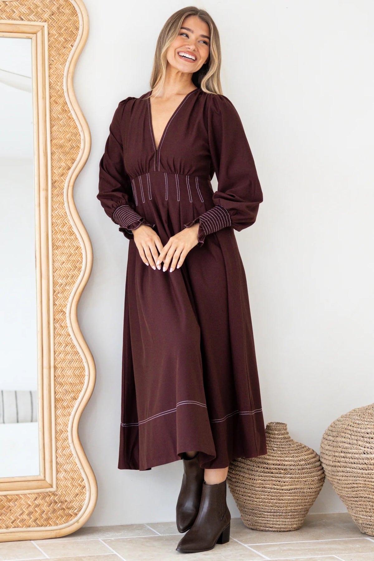 Mia | Elegante Abito Midi Fit And Flare con Scollatura a V 4