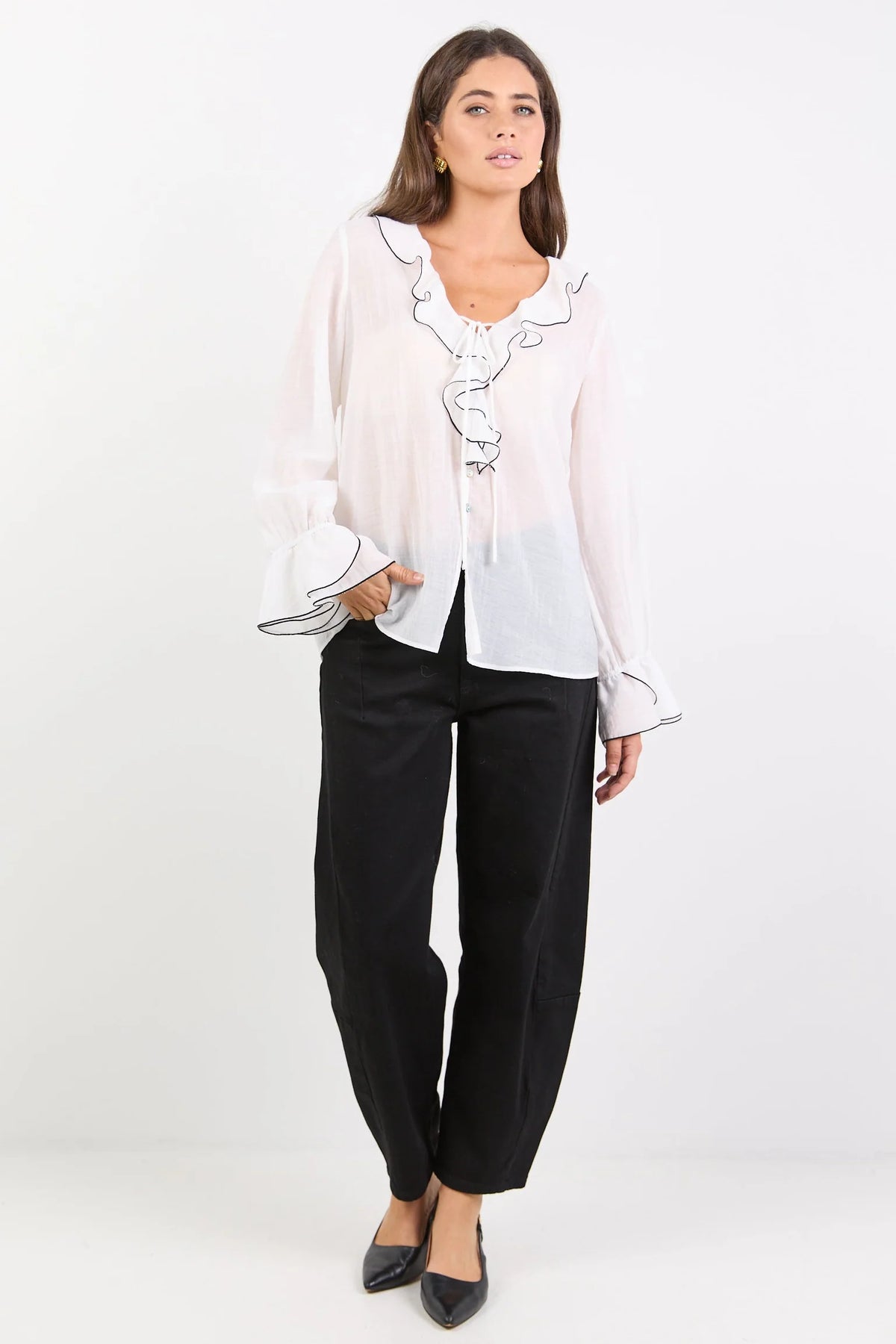 Mia | Elegante Blusa Trasparente con Rouches e Bordo Nero 3