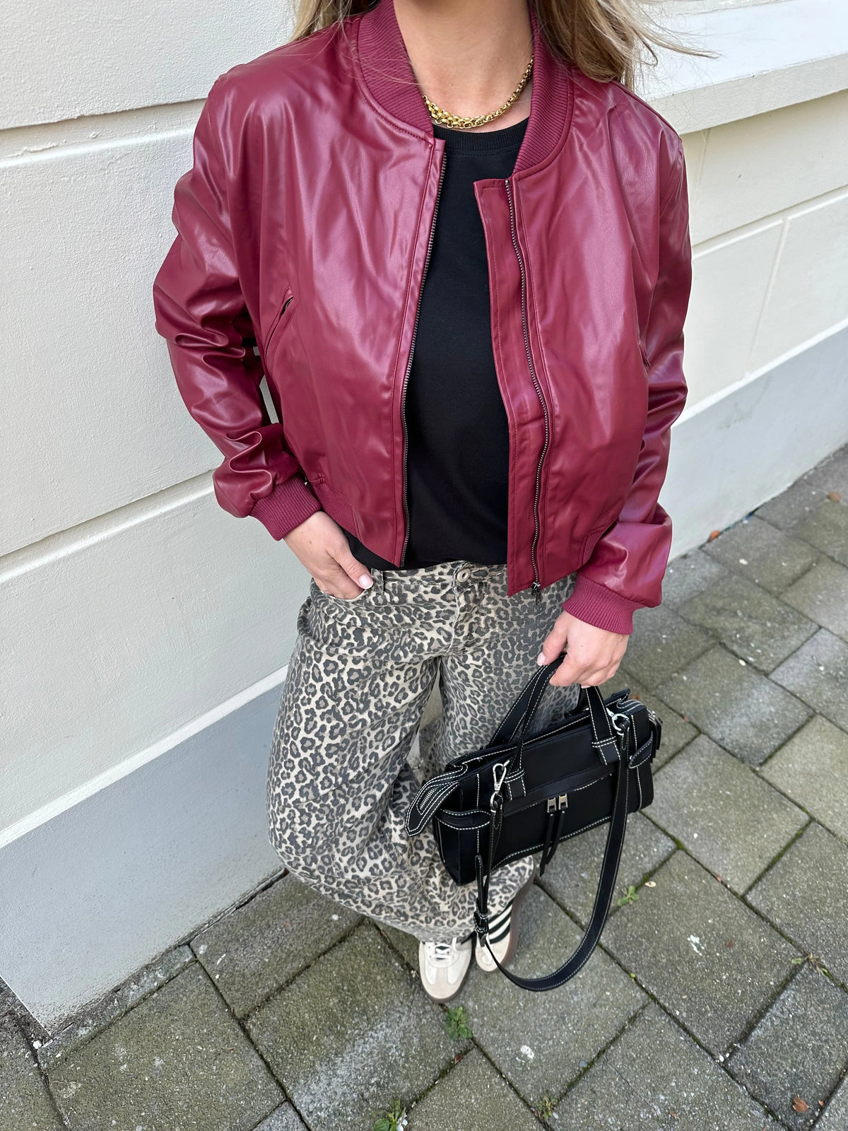 Mia | Elegante Bomber Nero in Pelle per Donna 7