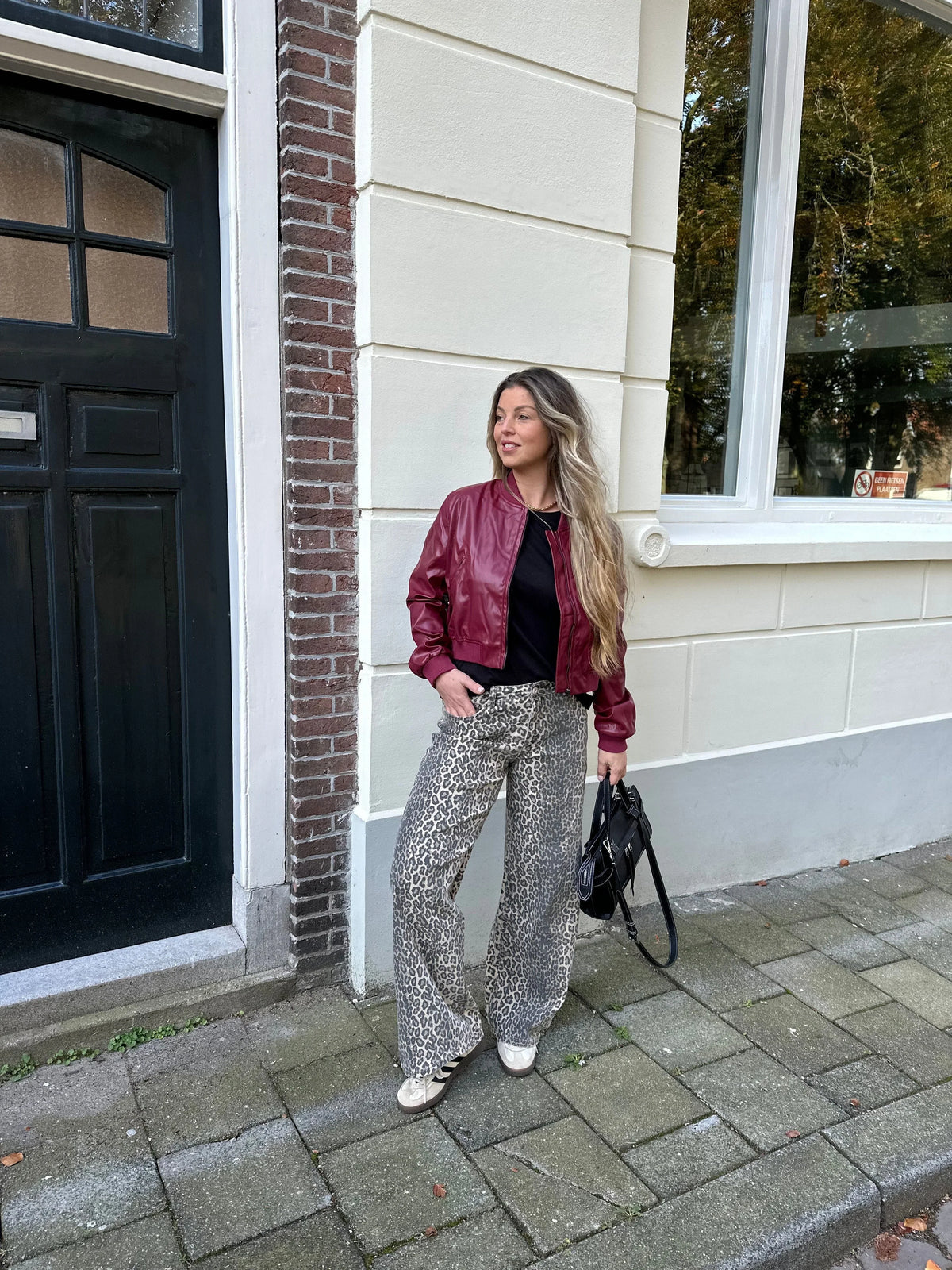 Mia | Elegante Bomber Nero in Pelle per Donna 8