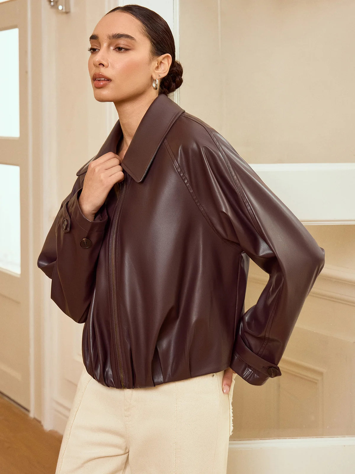 Mia | Elegante Giubbotto Ecopelle Donna con Colletto e Cerniera 4