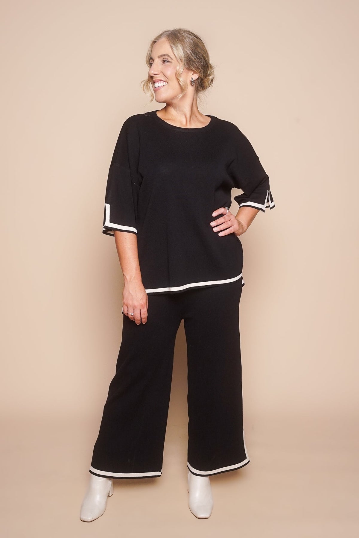 Mia | Elegante Set Tuta Donna in Nero, Comodo e Versatile 0
