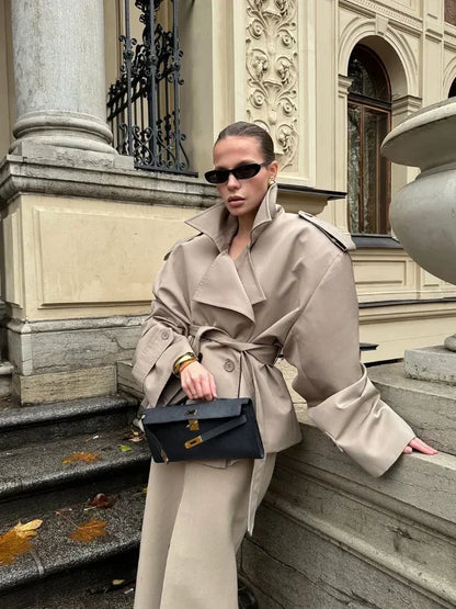 Mia | Elegante Trench Coat Antivento con Lacci 1