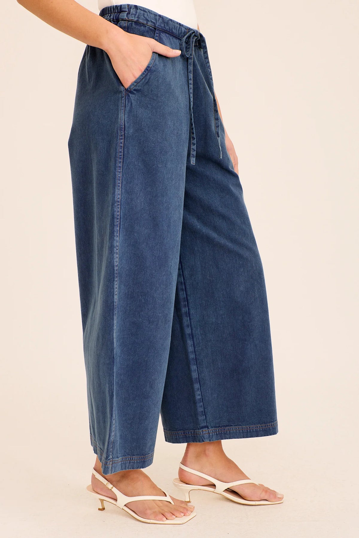Mia | Relaxed Twill Cotton Trousers in Indigo 1