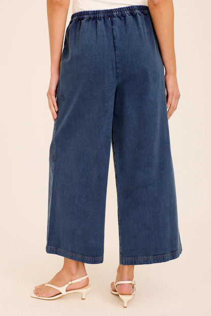 Mia | Relaxed Twill Cotton Trousers in Indigo 2