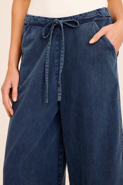 Mia | Relaxed Twill Cotton Trousers in Indigo 5