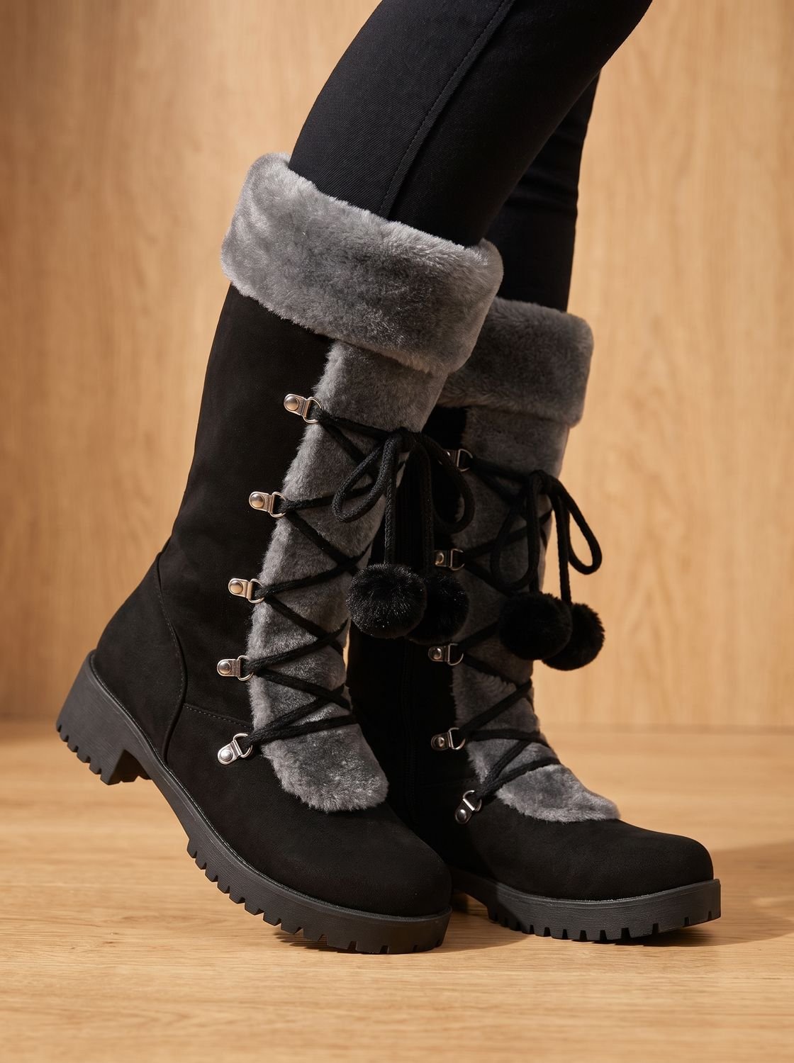 Ortensia | Halbhohe Winterstiefel für Damen mit weichem Umschlag und Pompon - Verspielte Wärme