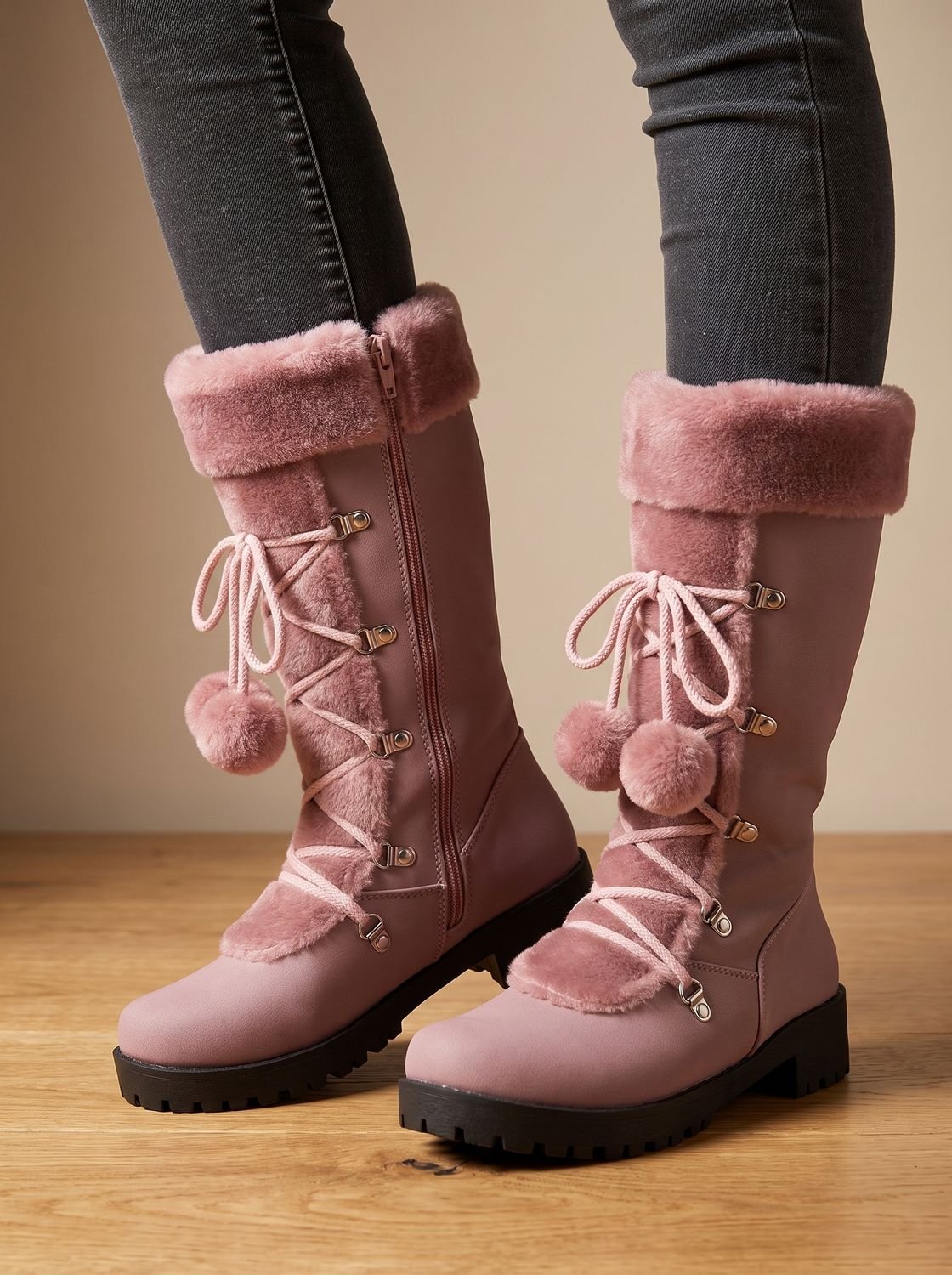 Ortensia | Halbhohe Winterstiefel für Damen mit weichem Umschlag und Pompon - Verspielte Wärme