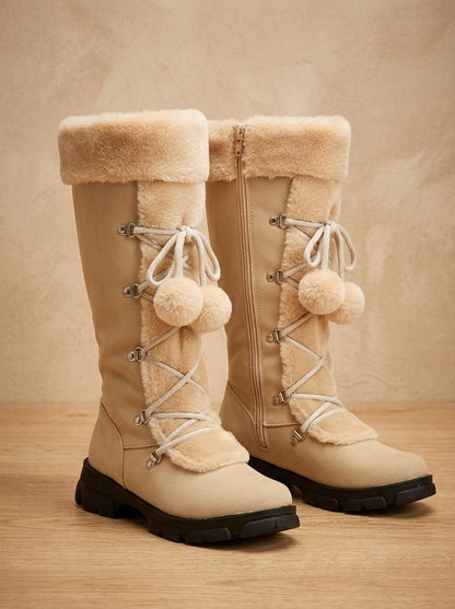 Ortensia | Halbhohe Winterstiefel für Damen mit weichem Umschlag und Pompon - Verspielte Wärme