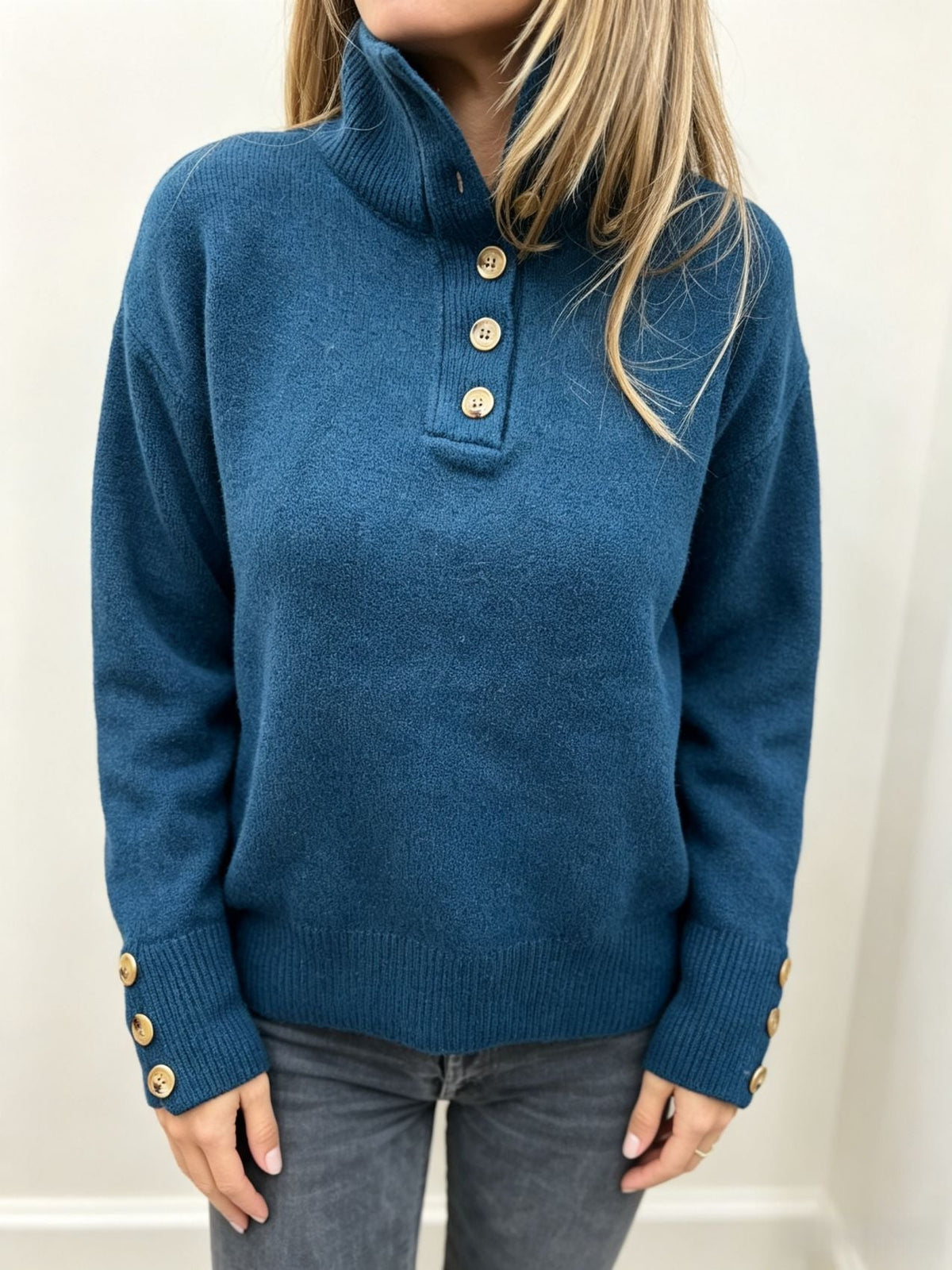 Olivia | Women's Turtleneck Sweater with Wooden Buttons - Refined Warmth