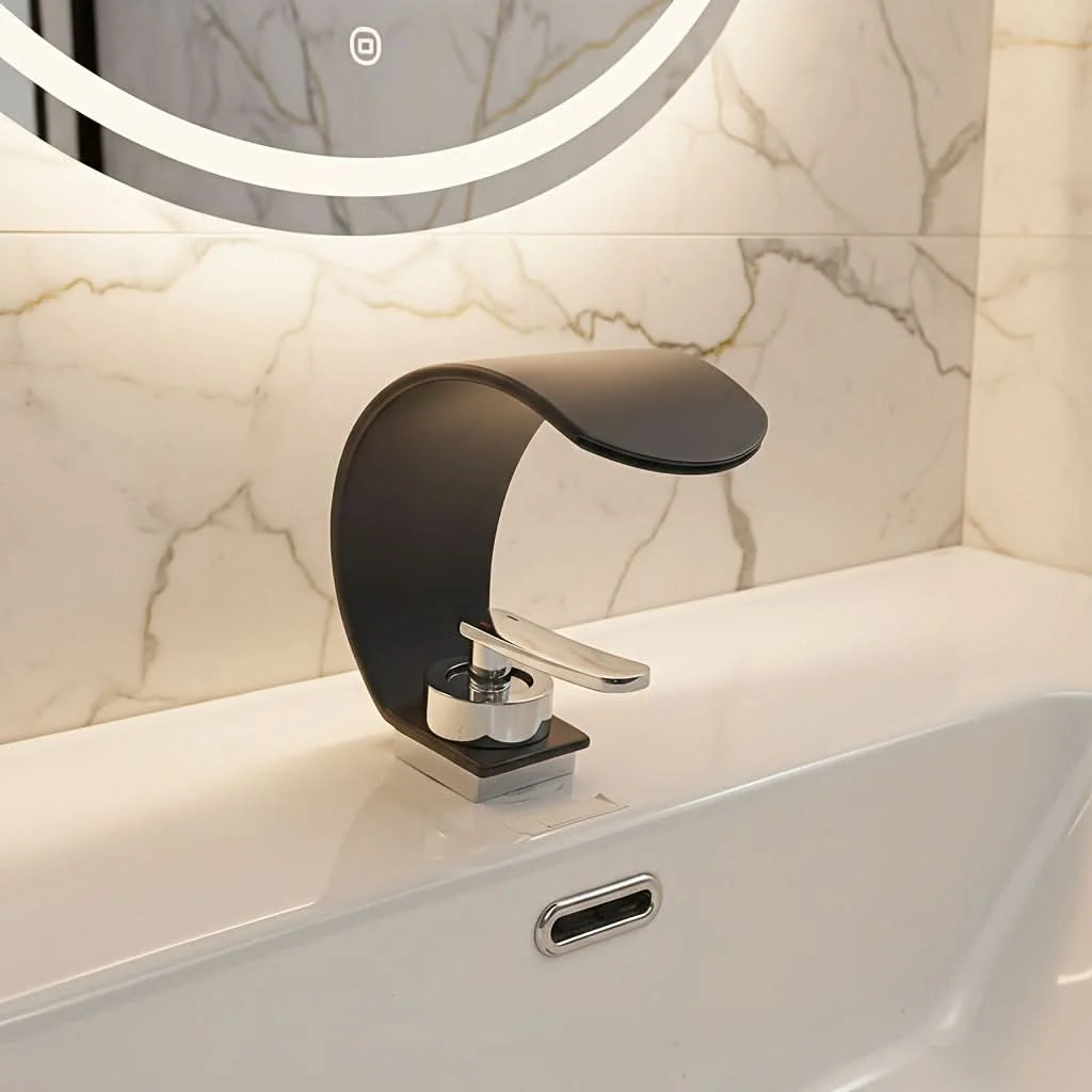 Rubinetto Lavabo A Cascata con Finitura A Specchio - Design Elegante per Bagni Moderni 1