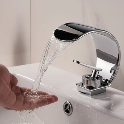 Rubinetto Lavabo A Cascata con Finitura A Specchio - Design Elegante per Bagni Moderni 9