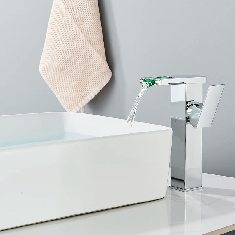 Rubinetto Lavabo Nero con LED e Maniglia Singola | Design Elegante per Controllo Temperatura 15