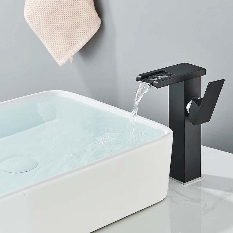 Rubinetto Lavabo Nero con LED e Maniglia Singola | Design Elegante per Controllo Temperatura 9