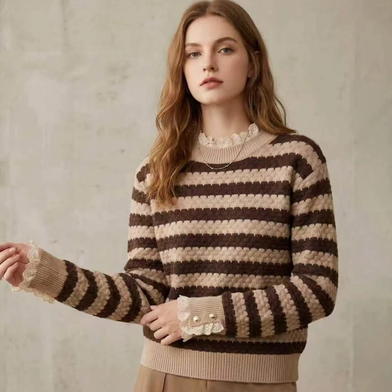 Samantha | Elegante Maglione a Righe con Pizzo per Donna 0
